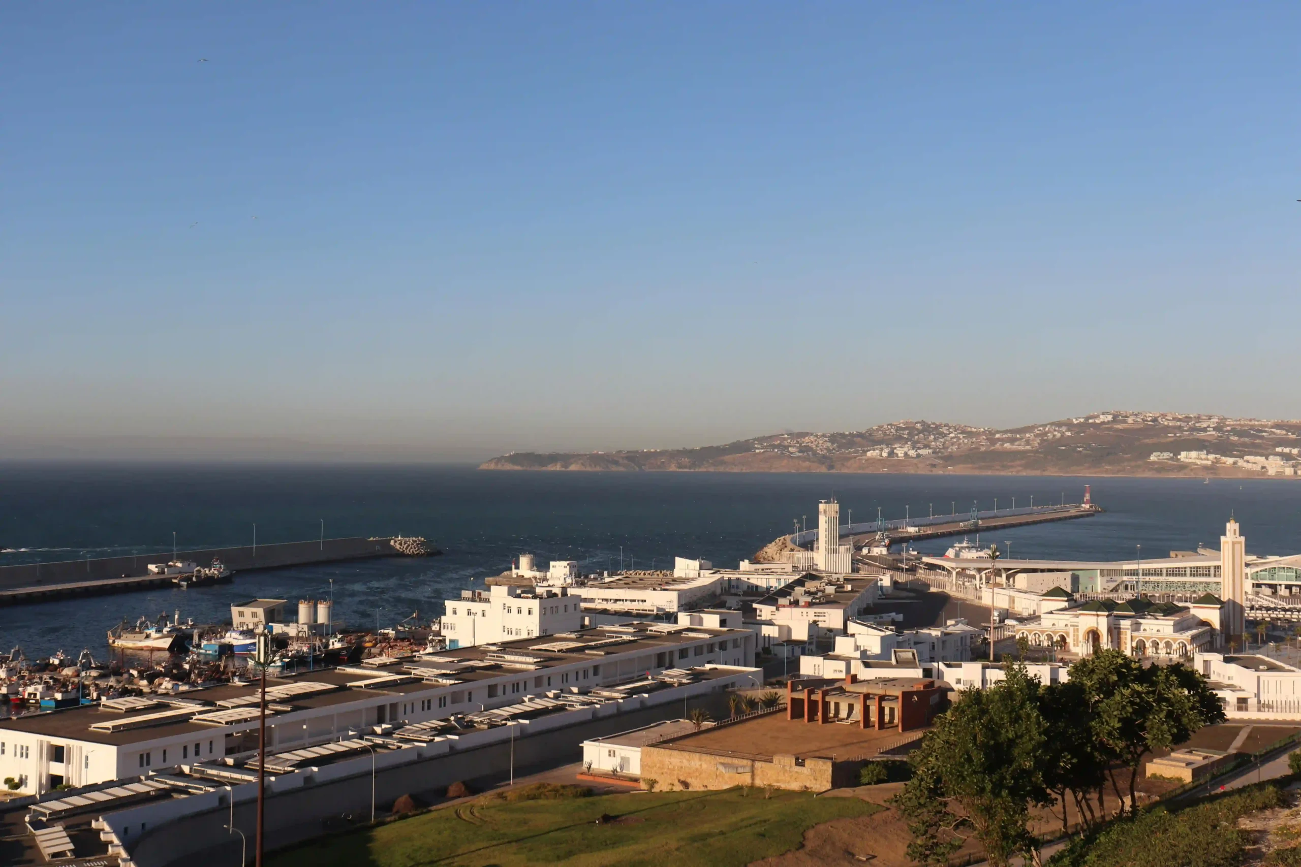 Vue sur le détroit de Gibraltar depuis Tanger