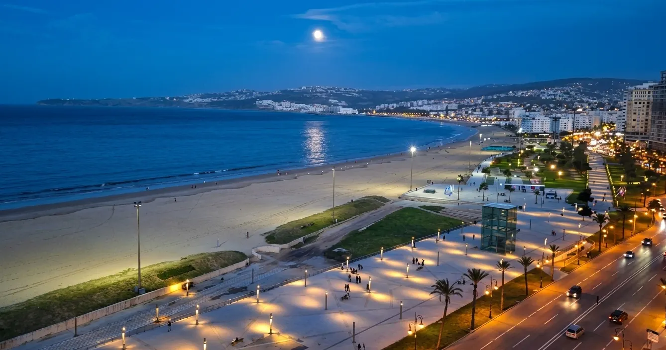 Où dormir à Tanger vue mer - Quartier Malabata et la baie la nuit