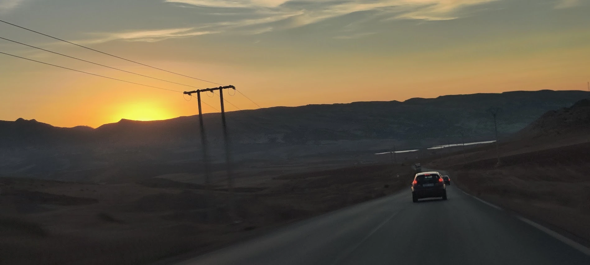Coucher de soleil dans les montagnes du Rif sur la route côtière Tarik Sahilia