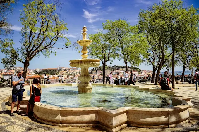 Place et fontaine à Lisbonne accessibles dans le guide Lisboa Insider