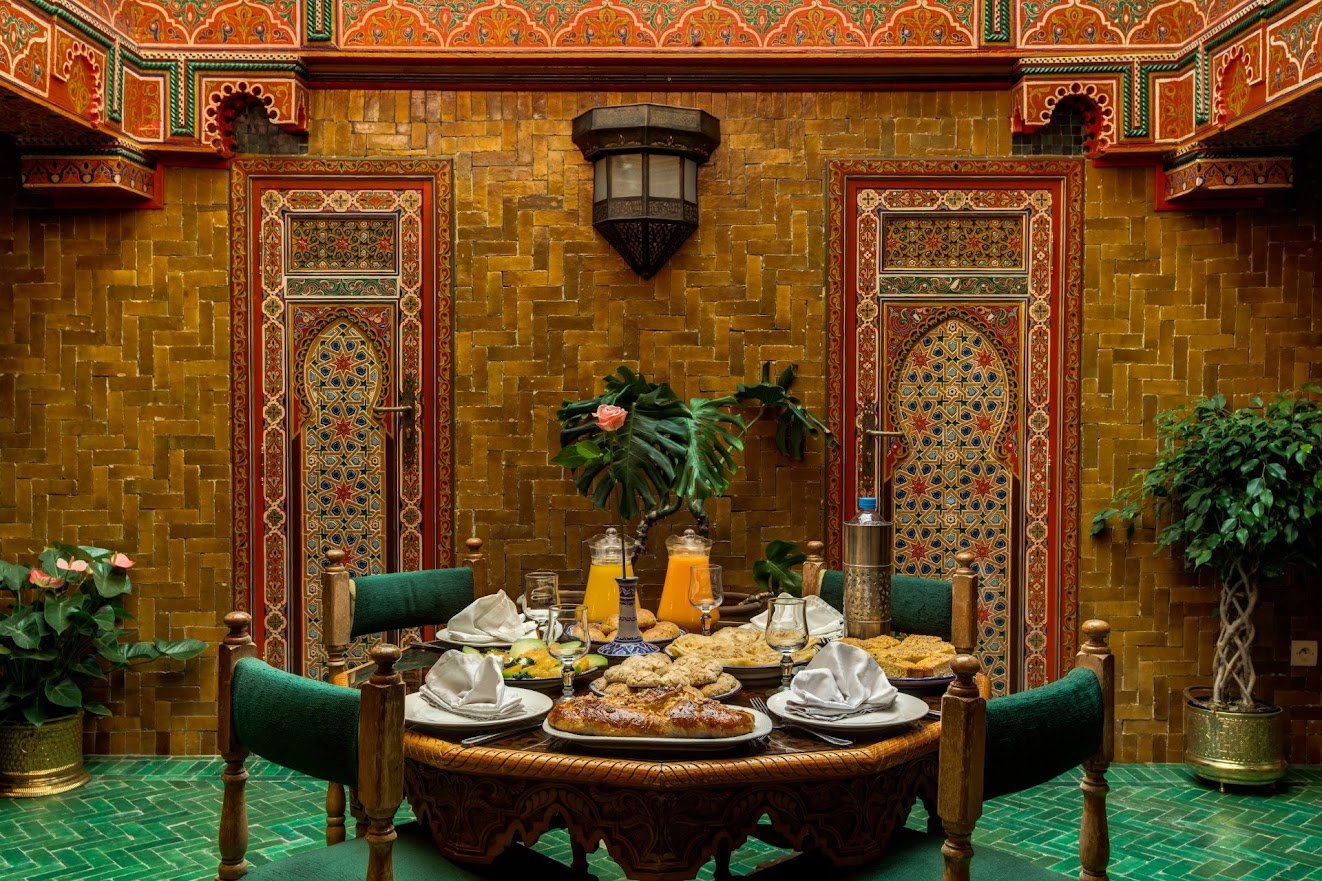 Cuisine marocaine servie à Fès